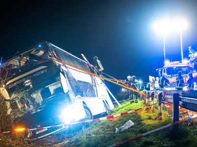 29 March 2024, North Rhine-Westphalia, Werl: Firefighters work at the scene of an accident on Highway 44 (A44) where more than 20 people were injured. Photo: Daniel Schröder/dpa