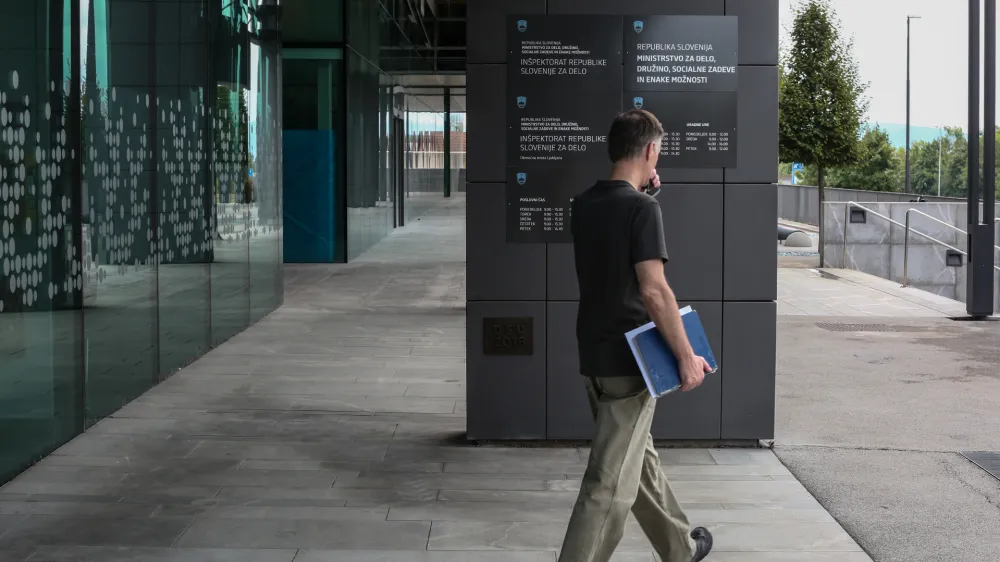 Glavna delovna inšpektorica Katja Čoh Kragolnik je potrdila, da jih je lani obiskal inšpektor za javni sektor, ki je med drugim preverjal začasno premestitev javne uslužbenke z inšpektorata za delo v drug državni organ in njeno vrnitev na inšpektorat. Foto: Luka Cjuha 