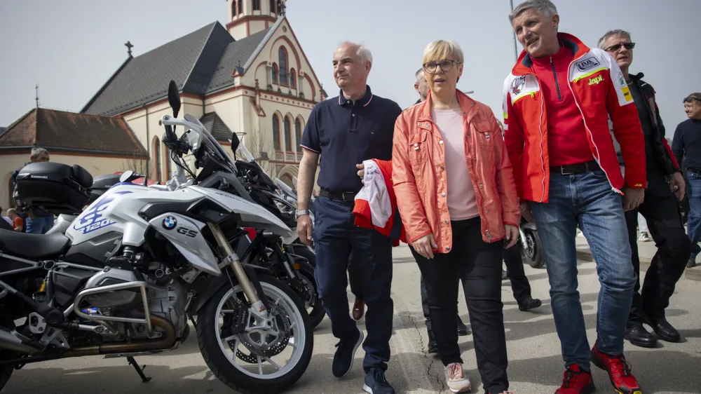 Mirna Pec.<br>Tradicionalni vseslovenski blagoslov motorjev in motoristov, ki se ga je udelezila tudi predsednica republike Natasa Pirc Musar.