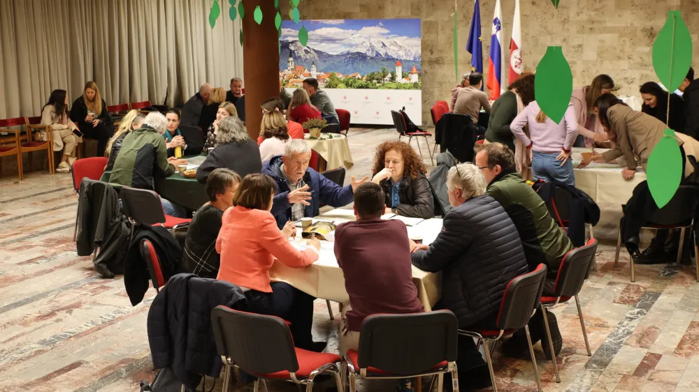 V sklopu posveta so občani razpravljali o zelenih površinah v Kranju. Foto: MOK