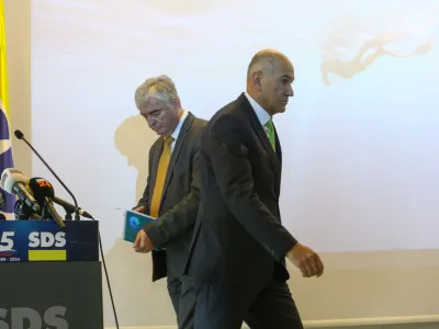 Janez Janša in Milan Zver02.04.2024 - novinarske konference predsednika SDS Janeza Janše in evropskega poslanca Milana Zvera, na kateri bosta razkrila interne dokumente Evropske komisije v povezavi z obiskom podpredsednice Evropske komisije Vere Jourove v Sloveniji.Foto: Luka Cjuha