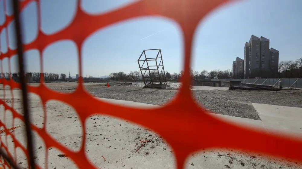 Družba MG Mind je razmišljala o gradnji outlet nakupovalnega centra pod športnim parkom Stožice. Foto: Luka Cjuha 