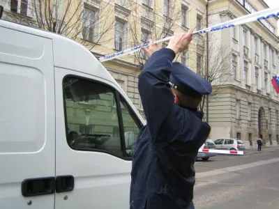 Posebna enota psi mariborsko sodišče bomba grožnja<br>opomba: samo za objavo v Diretku
