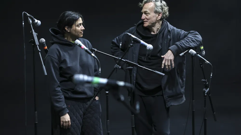 Jackie Poloni in Sebastian N&uuml;bling na odru Slovenskega mladinskega gledali&scaron;ča Foto: Jaka Gasar