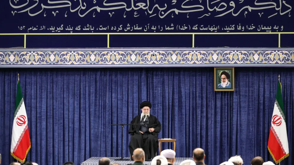 HANDOUT - 03 April 2024, Iran, Tehran: Iranian Supreme Leader Ayatollah Ali Khamenei speaks during a meeting with with politicians, the Iranian government, and military officials in Tehran. Photo: -/Iranian Supreme leader's Office/dpa - ATTENTION: editorial use only and only if the credit mentioned above is referenced in full