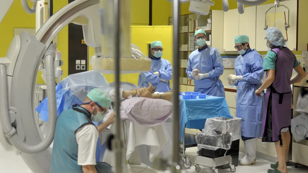 - ilustrativna fotografijazdravstvo, zdravniki, zdravstvene preiskave, radiologija, bolnišnica, zdravje, medicina, radiologi- Klinični inštitut za radiologijo UKC v Ljubljani ob mednarodnem dnevu radiologije predstavili nove metode zdravljenja;//FOTO: Tomaž Zajelšnik