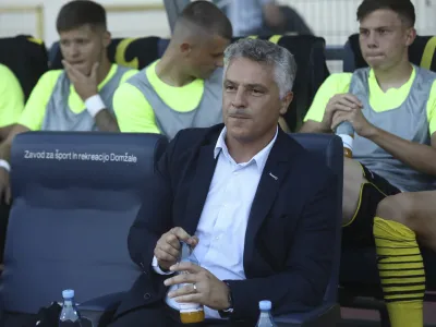 Oliver Bogatinov je &scaron;e pred tednom dni sedel na klopi Radomelj, danes bo proti svojim nekdanjim delodajalcem debitiral v vlogi trenerja Kopra. Foto: Luka Cjuha