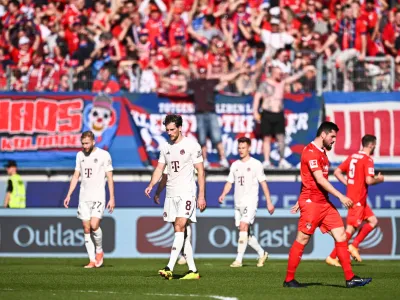 06 April 2024, Baden-Württemberg, Heidenheim: (L-R) Munich's Konrad Laimer, Leon Goretzka and Joshua Kimmich react after Heidenheim scored their third goal during the German Bundesliga soccer match between 1. FC Heidenheim and Bayern Munich at Voith-Arena. Photo: Tom Weller/dpa - IMPORTANT NOTICE: DFL and DFB regulations prohibit any use of photographs as image sequences and/or quasi-video.