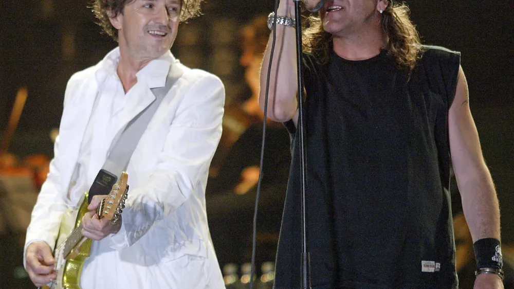 Goran Bregovic, Bijelo Dugme in pevec Mladen Vojicic Tifa, koncert, Beograd, 28. junij REUTERS/Marko Djurica