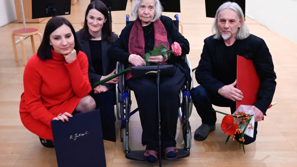 Nagrado Riharda Jakopiča za življenjsko delo je prejela ilustratorka in slikarka Ančka Gošnik Godec.