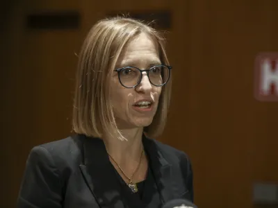 V mediacijo so polagali velike upe, je zatrdila ministrica za zdravje Valentina Prevolnik Rupel. Predsednik Fidesa Damjan Polh na drugi strani ocenjuje, da vlada trmasto vztraja pri svojih izhodi&scaron;čih in se noče premakniti.&nbsp;