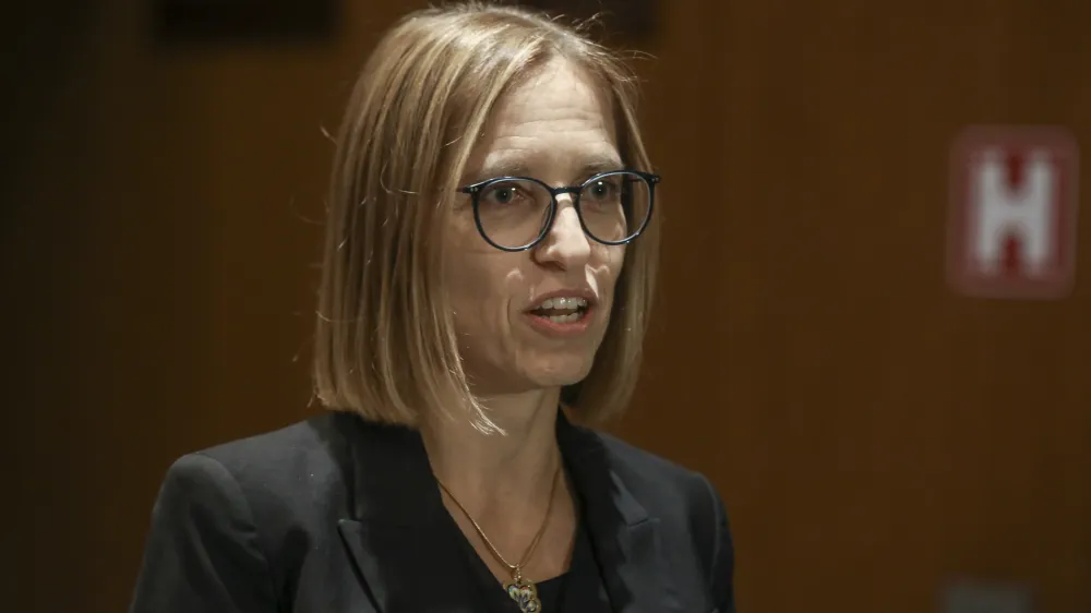 V mediacijo so polagali velike upe, je zatrdila ministrica za zdravje Valentina Prevolnik Rupel. Predsednik Fidesa Damjan Polh na drugi strani ocenjuje, da vlada trmasto vztraja pri svojih izhodiščih in se noče premakniti. 