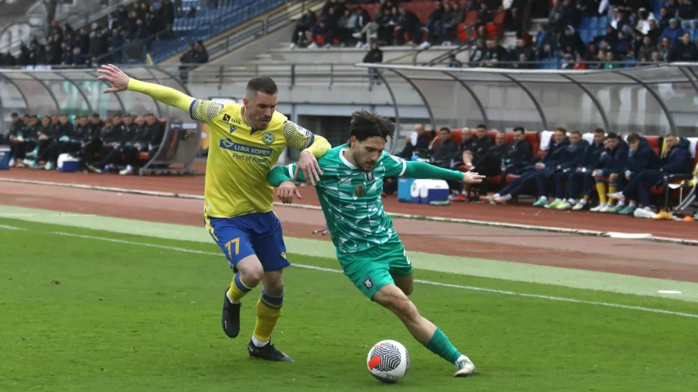 Enej Jelenič (levo), Ivan Posavec<br>07.03.2024 - nogomet Olimpija Ljubljana - Koper - pokal<br><br>Foto: Luka Cjuha