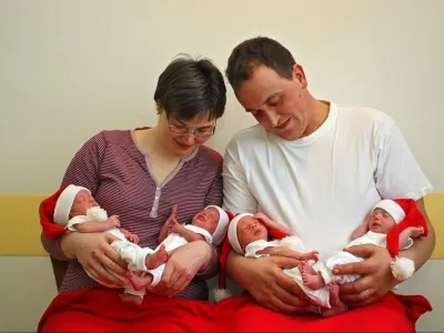 Družina Prošt ob rojstvu četverčkov