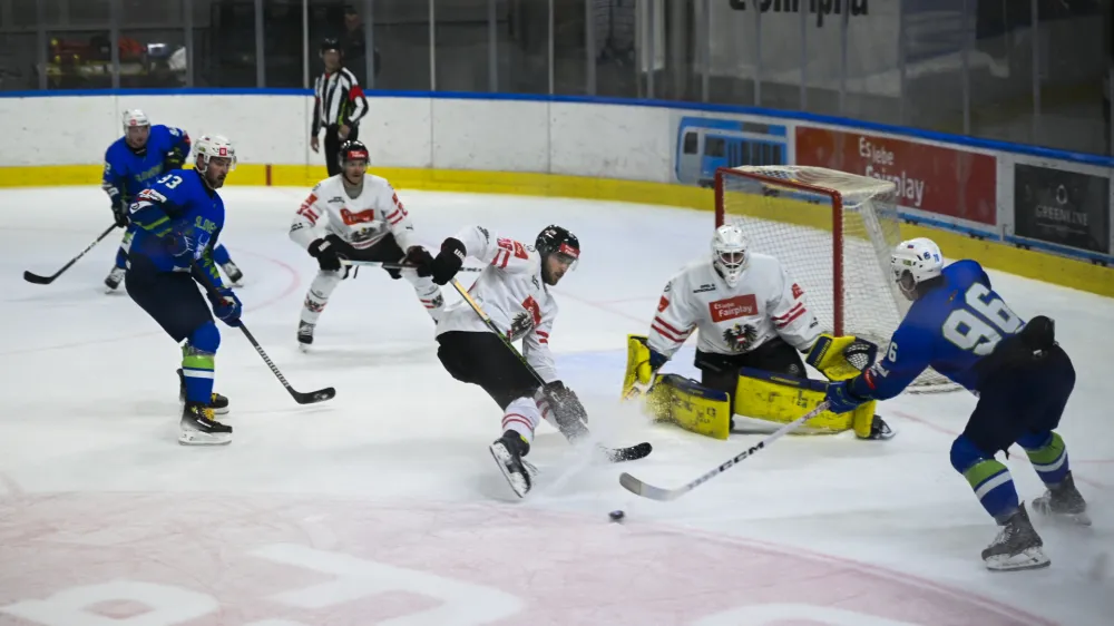 - 10.04.2024 – Prijateljska tekma v hokeju na ledu, Slovenija: Avstrija, Hala Tivoli, Ljubljana.//FOTO: Nik Erik Neubauer 