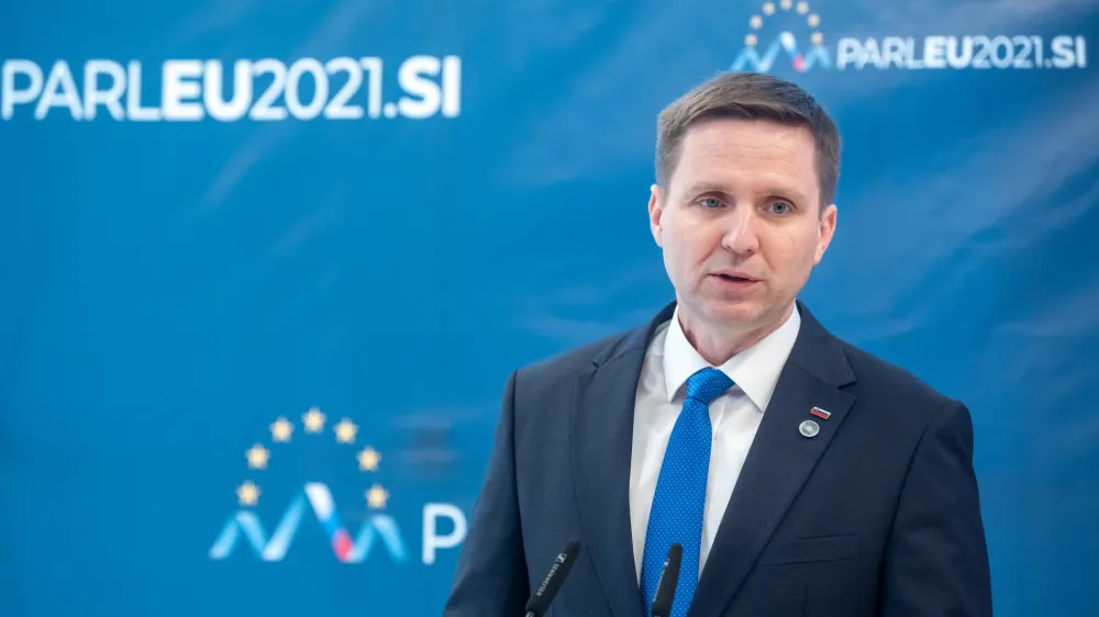 Brdo pri Kranju, Kongresni center Brdo.<br>Konferenca predsednikov parlamentov drzav clanic EU.<br>Skupna izjava za medije predsednika DZ Igorja Zorcica, predsednika DS Alojza Kovsce in predsednice Evropskega parlamenta Roberte Metsola pred zacetkom konference predsednikov parlamentov drzav clanic EU.<br>Predsednik DZ Igor Zorcic.