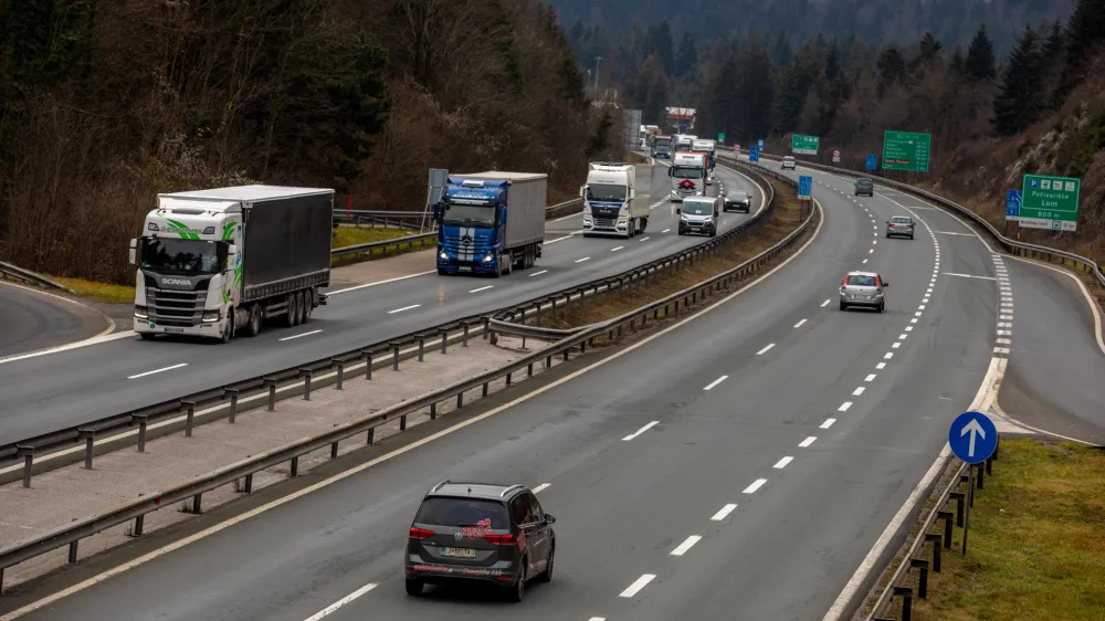 - primorska avtocesta - avtocestni odsek Vrhnika &ndash; Postojna&nbsp;- 07.12.2022 - 50. obletnica prvega avtocestnega odseka Vrhnika&ndash;Postojna v Sloveniji in tudi v takratni Jugoslaviji - gradnja se je začela 22. maja 19, uradno odprtje je bilo 29.decembra 1972&nbsp;//FOTO: Luka Cjuha
