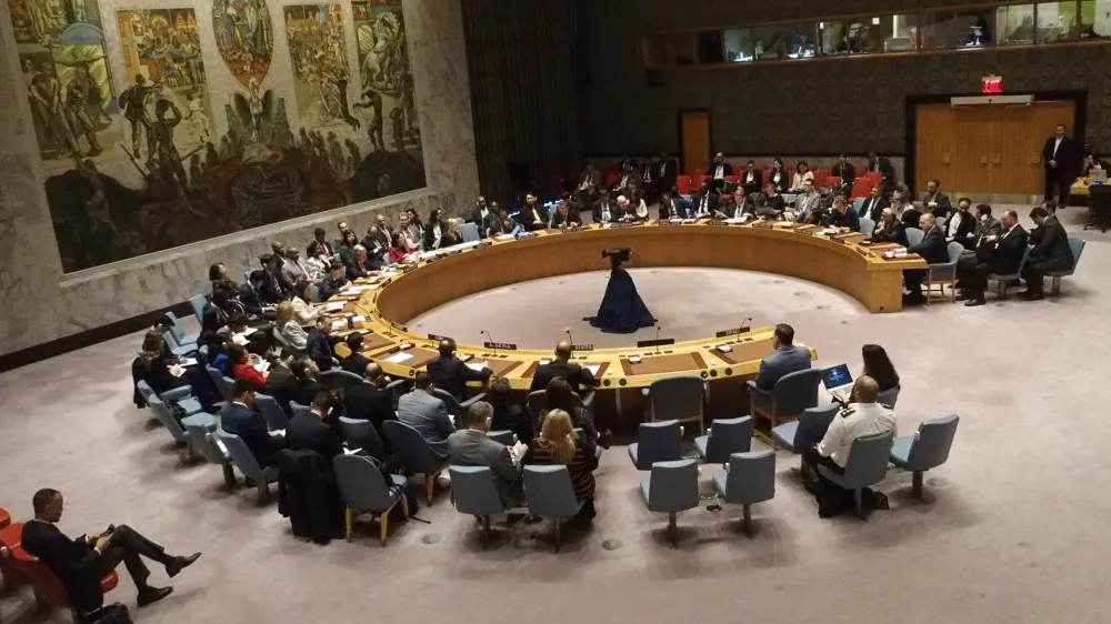 Izredno zasedanje Varnostnega sveta je zahteval Izrael, generalni sekretar ZN Antonio Guterres pa je uvodoma ponovil odločno obsodbo resnega stopnjevanja krize z iranskim napadom na Izrael.