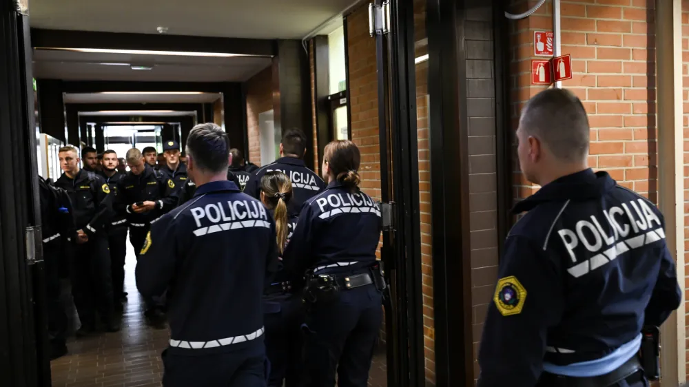 Policija, simbolična fotografija.- 3.04.2024 – Podelitev medalj policije za hrabrost in požrtvovalnost. Policijska akademija, Tacen. //FOTO: Nik Erik Neubauer
