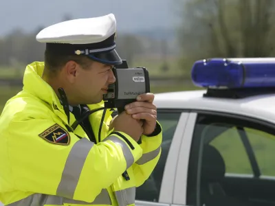  

Ta teden po vsej državi poteka akcija, namenjena umirjanju hitrosti, katere del bo tudi maraton nadzora, ki ga bodo policisti izvedli v petek.