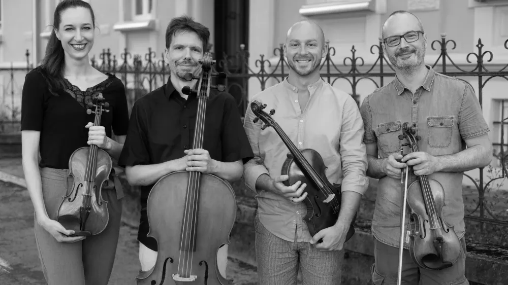 Godalni kvartet Carpe artem bo igral dela Huga Wolfa, Viktorja Parme, Tomaža Sveteta in Dominika Jakšiča. 