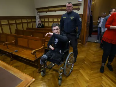 Ludvik Knez je priprt, in sicer v zaporu na ljubljanski Povšetovi.