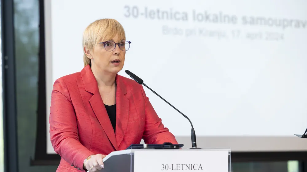 Brdo pri Kranju, kongresni center Brdo.<br>Prireditev ob 30-letnici reforme lokalne samouprave in sprejetja temeljne zakonodaje s podrocja sistema financiranja, volitev in ustanovitve obcin.<br>Predsednica republike Natasa Pirc Musar.