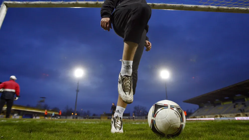 - ilustrativna fotografija - nogomet - nogometno igri&scaron;če - nogometna žoga//FOTO: Tomaž Skale