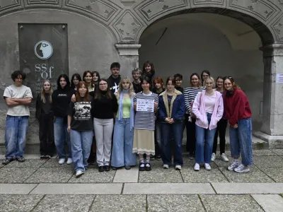 Dijaki SŠOF, ki so sodelovali pri izbiri imena novega sistema za izposojo koles v domžalski občini.