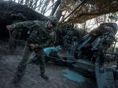 Ukrajinski predsednik Volodimir Zelenski poziva ameriški senat k hitri potrditvi pomoči za Ukrajino. To bi se lahko zgodilo že v torek. Hitra potrditev pomoči (tudi od nje je odvisen nadaljnji potek vojne) bi po oceni Zelenskega Rusiji poslala močno sporočilo, da Washington podpira Kijev in da Ukrajina ne bo postala »drugi Afganistan«.