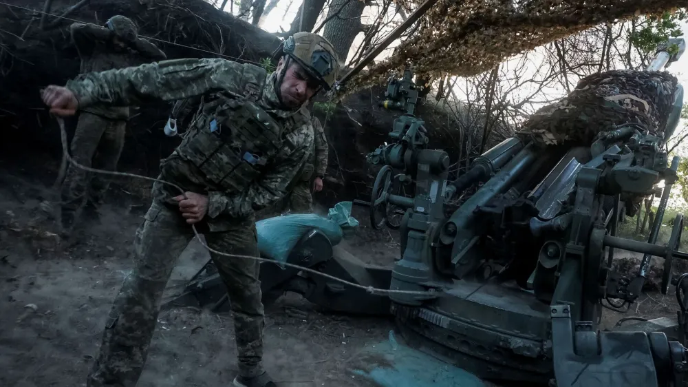 Ukrajinski predsednik Volodimir Zelenski poziva ameriški senat k hitri potrditvi pomoči za Ukrajino. To bi se lahko zgodilo že v torek. Hitra potrditev pomoči (tudi od nje je odvisen nadaljnji potek vojne) bi po oceni Zelenskega Rusiji poslala močno sporočilo, da Washington podpira Kijev in da Ukrajina ne bo postala »drugi Afganistan«.