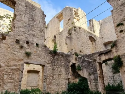 Kr&scaron;an, majhna kamnita vasica v zaledju Istre,