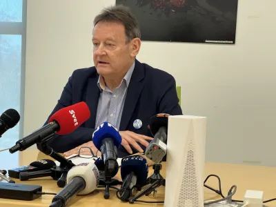 Ljubljana, Domus Medica.Izjava za medije sindikata zdravnikov in zobozdravnikov Slovenije (Fides), ki so jo sklicali zaradi neudelezbe vladnih predstanikov na stavkovnih pogajanjih.Predsednik Fidesa Damjan Polh.