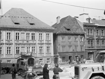 Stari trg, Marjan Ciglič, hrani MNSZS