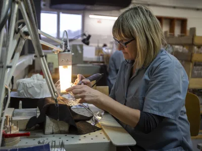 ﻿- graver -22.11.2018 - Podjetje Steklarna Rogaška, proizvodnja steklenih izdelkov iz kristala in kristalina, Ulica Talcev 1 - Rogaška SlatinaFOTO: Matjaž Rušt