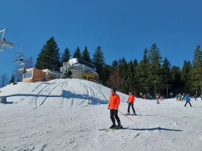 Spomladanska smuka je na Areh privabila okoli 1500 smučarjev. 