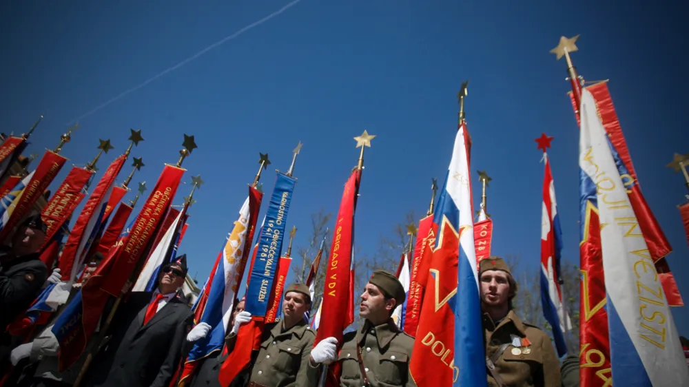 praporščaki - proslava - državni praznik 27. april Dan upora proti okupatorju - Zveza združenj borcev NOB Slovenije zbrali sredstva in organizirali vseslovensko proslavo, ker je Vlada zaradi varčevanja odpovedala državno proslavo    //FOTO: Bojan Velikonja