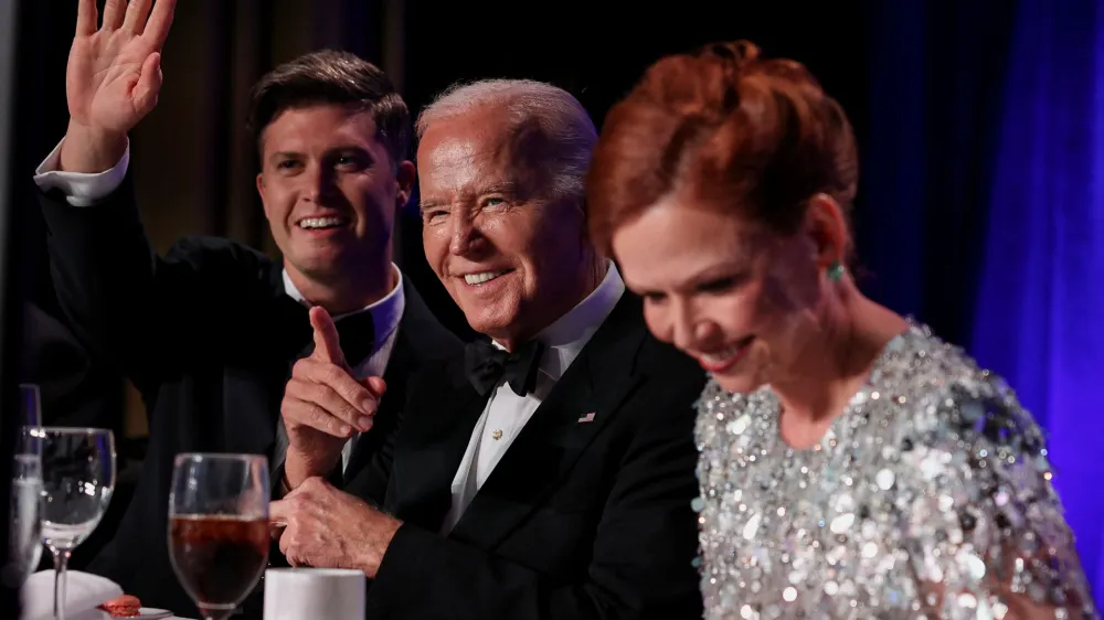 Host Colin Jost, U.S. President Joe Biden and NBC News White House senior correspondent Kelly O'Donnell attend the White House Correspondents' Association Dinner in Washington, U.S., April 27, 2024. REUTERS/Tom Brenner