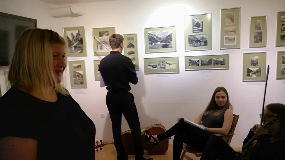 V obnovljenih prostorih Fotohi&scaron;e Pelikan se lahko obiskovalci sprehodijo skozi zgodovino in dedi&scaron;čino fotografije od konca 19. stoletja do danes, in to v avtentičnem okolju. Foto: fotoarhiv MnZC