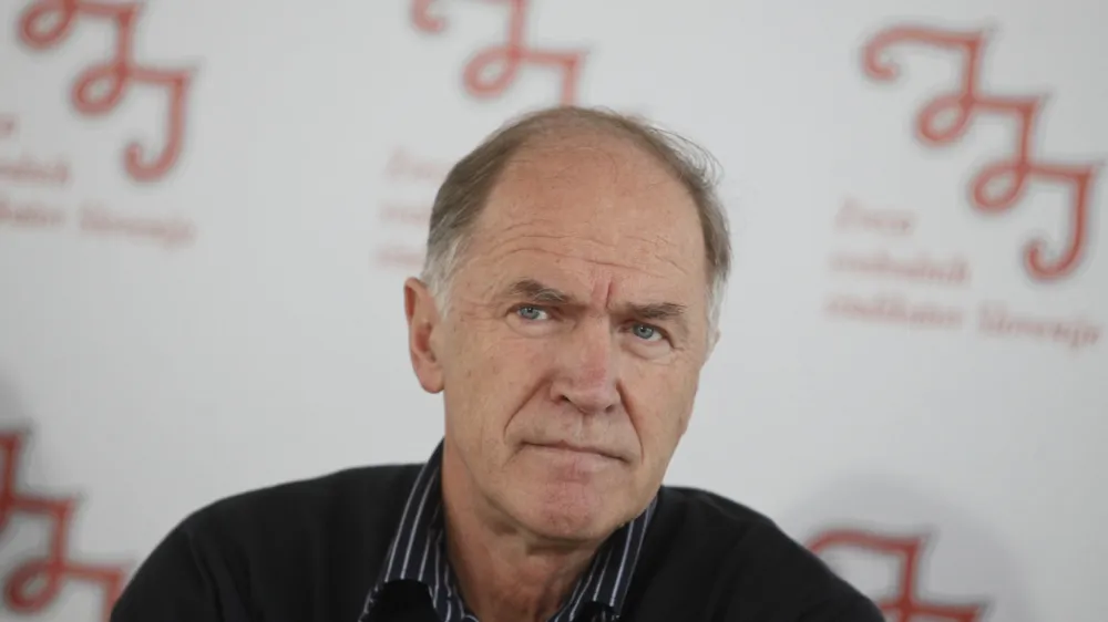  predsednik ZSSS Du&scaron;an Semolič- Zveza svobodnih sindikatov Slovenije (ZSSS) - novinarska konferenca sindikatov pred demonstracijami DOVOLJ! 2012 proti ukrepom, ki v imenu izhoda iz krize poglabljajo gospodarsko in socialno krizo, sindikati //FOTO: Luka Cjuha