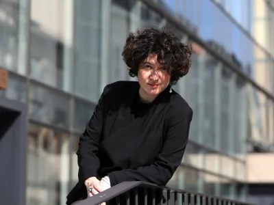 »Nasilje ima v sebi nagnjenost k širjenju, ekstremno težko ga je zaustaviti, in nisem prepričana, ali se Zahod tega dovolj zaveda,« razmišlja ruska pisateljica in pesnica Marija Stepanova. Foto: Tomaž Skale