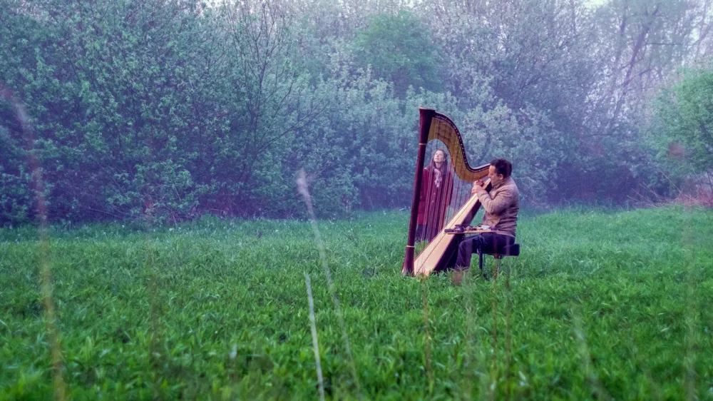 S pticami bodo v ciklu AnimotMUZIK nastopili Eduardo Raon (harfa), Tea Vidmar (vokal), Žiga Jenko (vokal), Jure Boršič (klarinet, saksofon) in a l l j a - Alja Petric (vokal). 