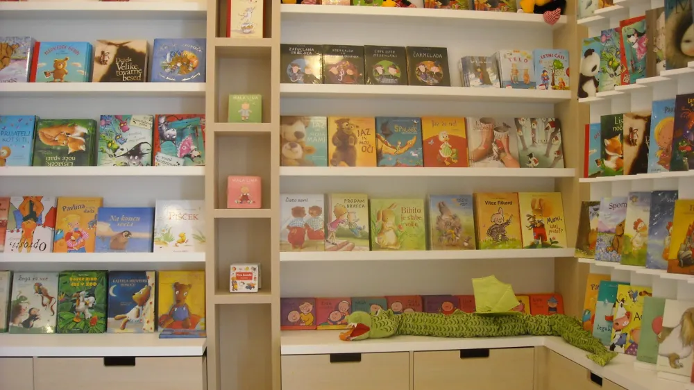 otro&scaron;ka knjigarna kres pod gradom