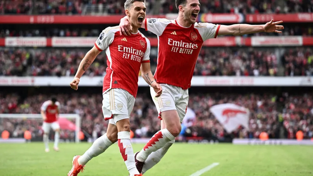 Soccer Football - Premier League - Arsenal v AFC Bournemouth - Emirates Stadium, London, Britain - May 4, 2024 Arsenal's Leandro Trossard celebrates scoring their second goal with Declan Rice REUTERS/Dylan Martinez NO USE WITH UNAUTHORIZED AUDIO, VIDEO, DATA, FIXTURE LISTS, CLUB/LEAGUE LOGOS OR 'LIVE' SERVICES. ONLINE IN-MATCH USE LIMITED TO 45 IMAGES, NO VIDEO EMULATION. NO USE IN BETTING, GAMES OR SINGLE CLUB/LEAGUE/PLAYER PUBLICATIONS.   TPX IMAGES OF THE DAY