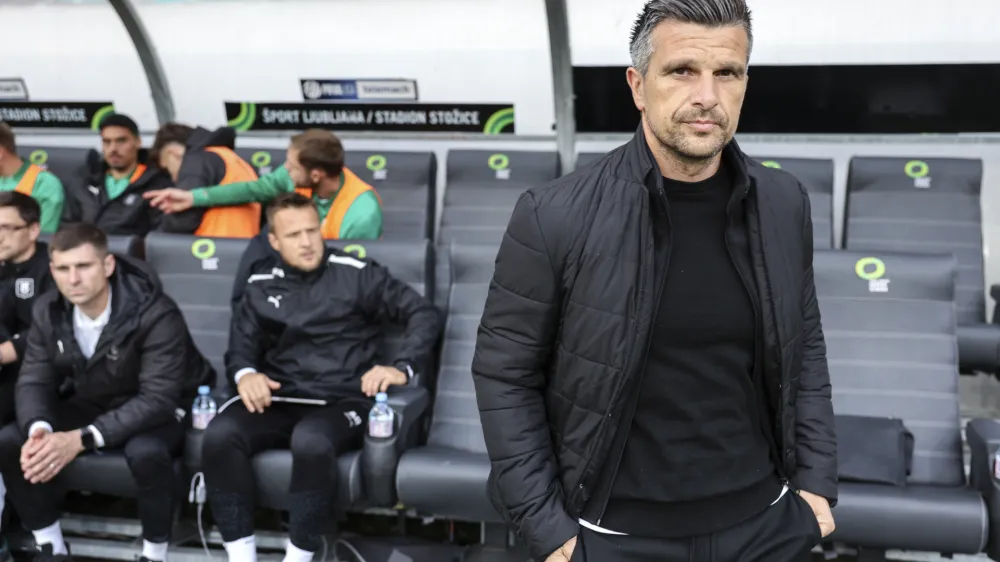 Triinštiridesetleni Zoran Zeljković je na klop Olimpije sedel sredi oktobra lani, na njej pa je zdržal slabih sedem mesecev. Foto: Jaka Gasar