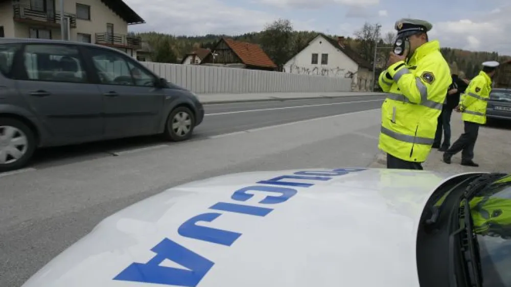 Za odlog odvzema vozniškega dovoljenja lahko zaprosijo tudi najhitrejši in najbolj opiti kršitelji prometnih predpisov. 