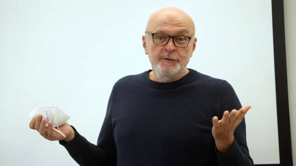 ﻿član programskega sveta Združenja ONA VE Miha Mazzini29.11.2021 - Združenje ONA VE - predstavitev projekta v okviru katerega je na spletni strani onave.si na voljo seznam strokovnjakinj, pripravljenih za javni nastop, in njihovih kontaktnih podatkov,//FOTO: Tomaž Skale 