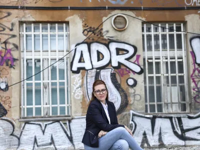 Dr. Tina Palaić, etnologinja in kulturna antropologinja: Zunajevropske zbirke pri nas resda niso posledica krvavih vojaških ekspedicij, kljub temu pa smo bili del miselnega sistema, ki je vzpostavljal ideje o Drugem, ki so na zahodu krožile prek imperialne in kolonialne literature.