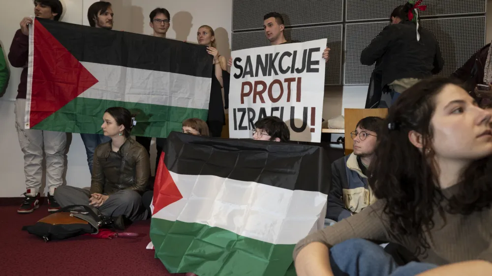 - 08.05.2024 - Protest študentov proti vojni v Palestini in zasedba Fakultete za družbene vede v Ljubljani FDV. FOTO: Nik Erik Neubauer