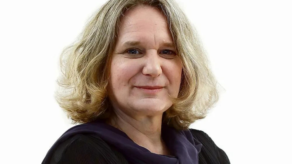 Mateja A Hrastar- Redakcija Dnevnik 2024 - portreti za komentarje in kolumne - kolumnisti - komentatorji – novinarji - portret //FOTO: Luka Cjuha